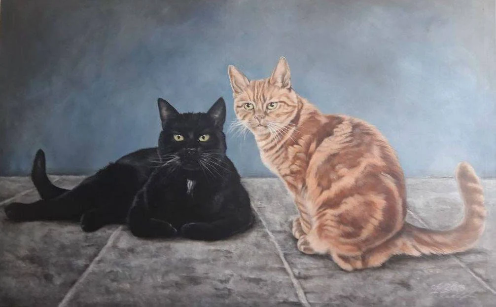 Gemälde einer schwarzen und einer rot getigerten Katze